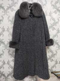 Продам женское пальто серого цвета размер 54