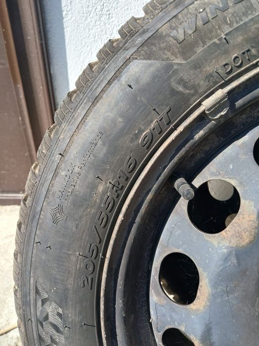 Hankook 205/55 R16.