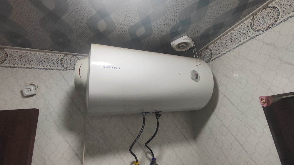 продаётся рабочий Аристон цена