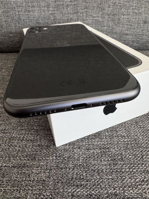 Vand iPhone 11 64gb , 10/10 ca nou, bateria originala 90%.