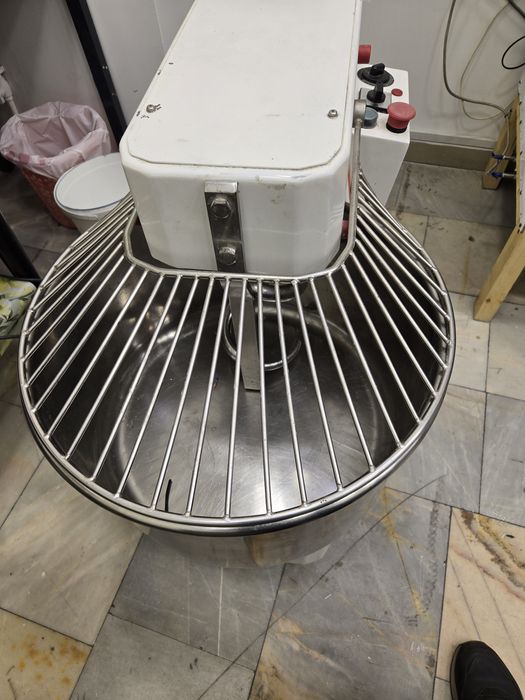 Продается Итальянская тестомесильная машина