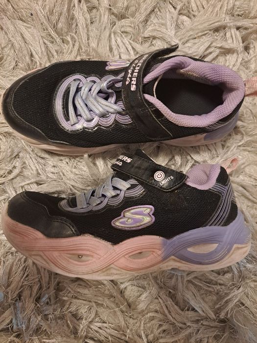 Skechers cu luminițe - copii mărime 33.5
