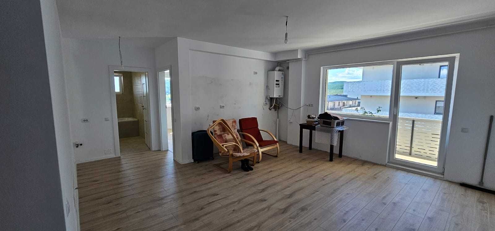 Apartament 2 cam., BACIU, 49mp+19mp balcon+parcare, panorama, bloc nou