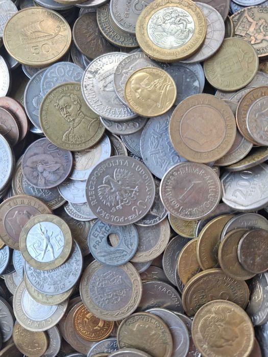 LOT 10 Kg monede straine diverse == peste 2000 bucati