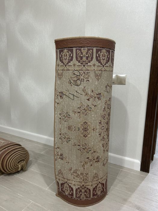 Продам два шерстяных ковра