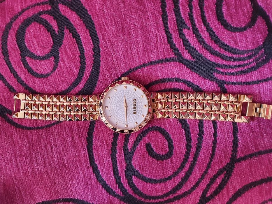 Позлатен 100% оригинален часовник VERSUS BY VERSACE