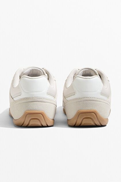 Сникърси велур Oysho