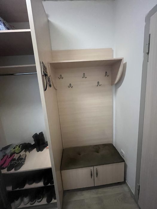 Продам шкаф в прихожую выдвижной