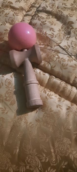 Vind calculator rochie și kendama și o bila