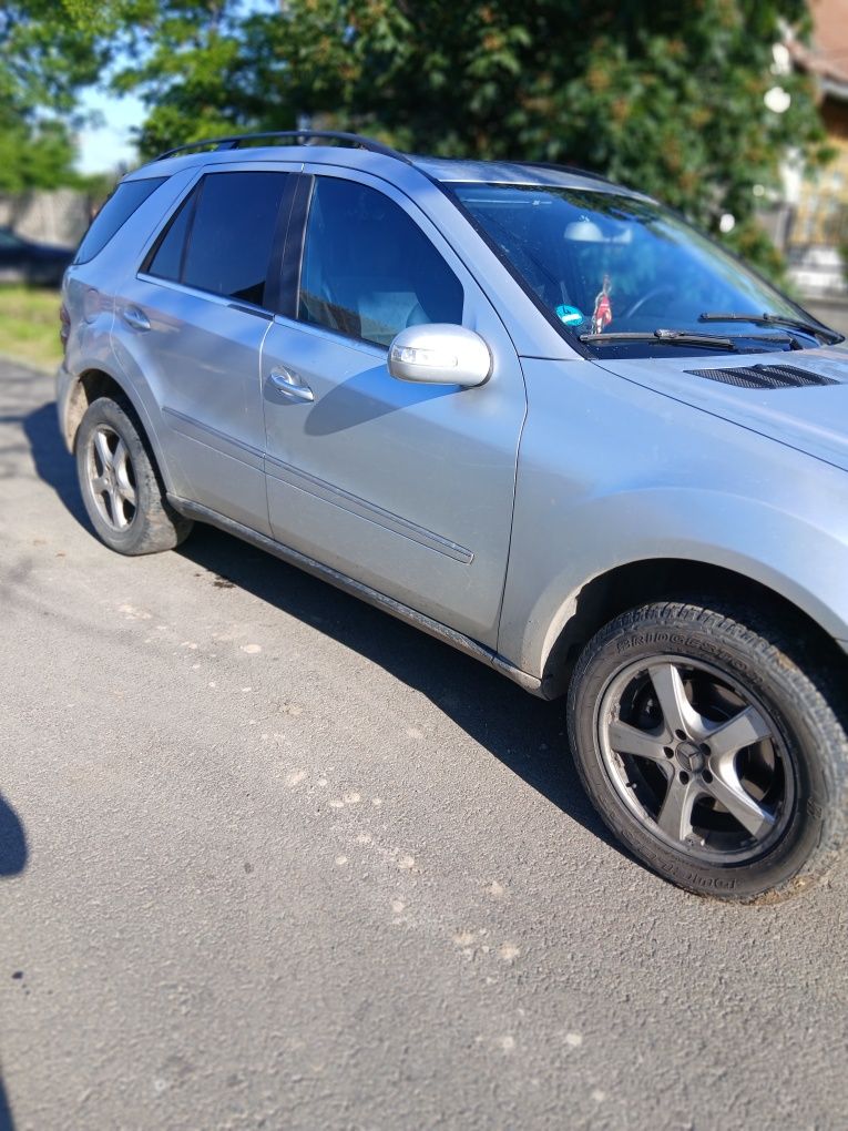 Vând Mercedes ml 320