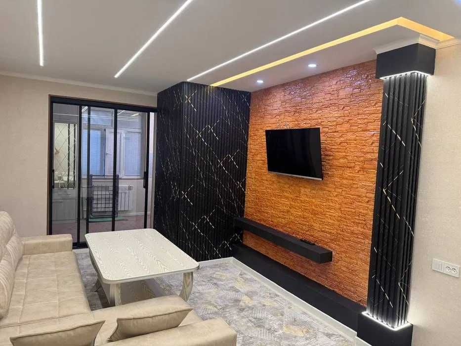 Срочно сдается 2х комнатная квартира напротив рынок Чорсу 306*