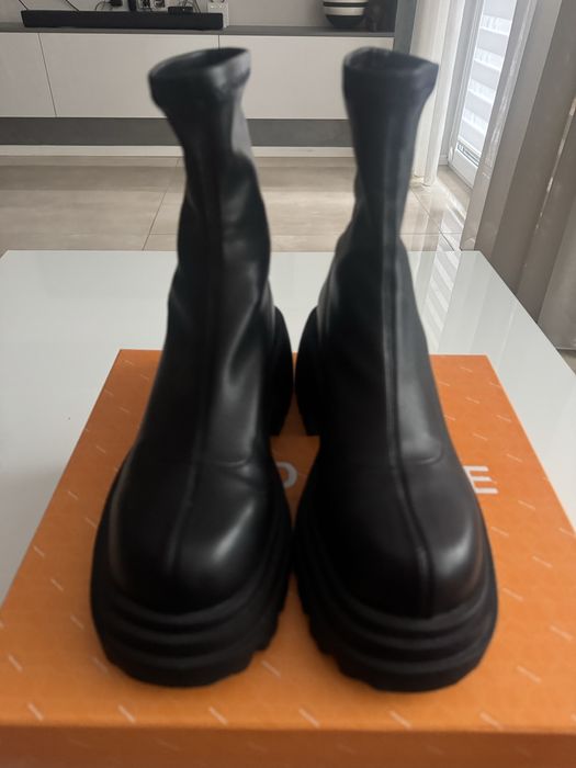 Боти Naked Wolfe