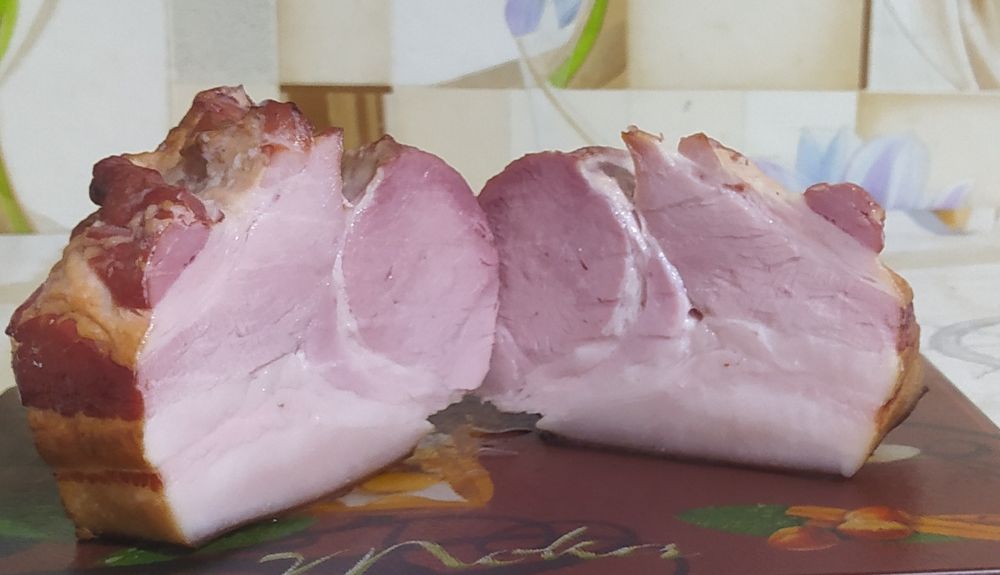 Мясо домашнего копчения.