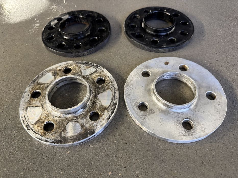 Продавам 4 броя дистанционни фланци 5х112 2х10 мм и 2х12мм!