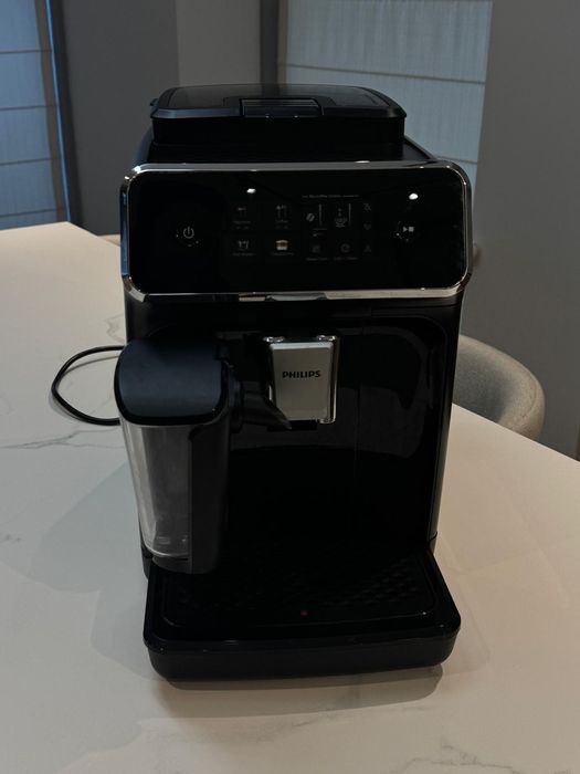 Автоматична кафемашина Philips Series 2300 LatteGo EP2334/10