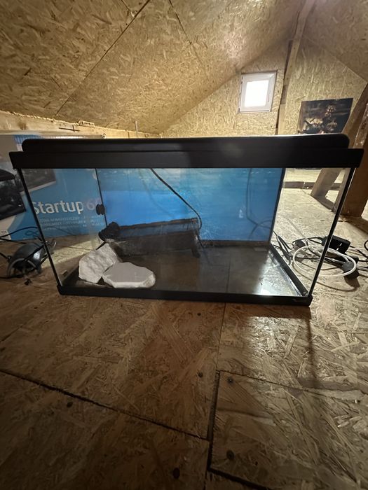 Vând acvariu Diversa Startup 60 cu iluminare LED