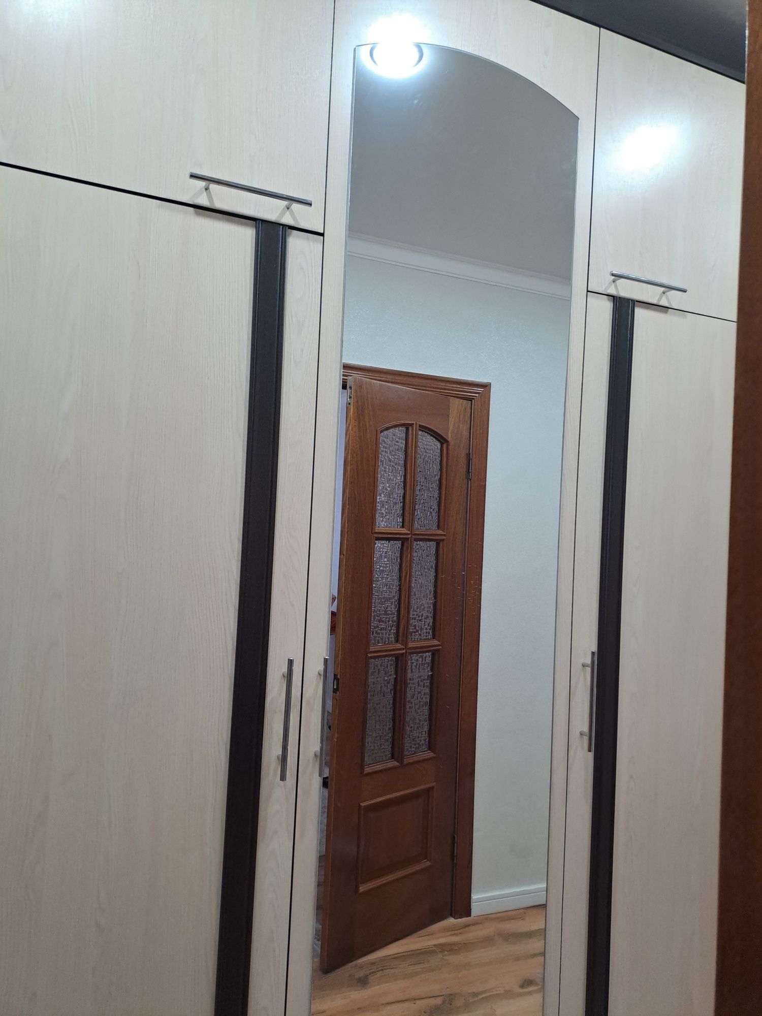 Шкаф в прихожую .