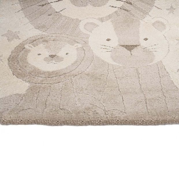 Детски килим в бежов цвят
