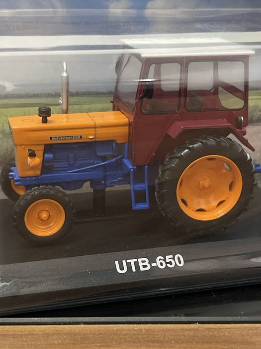 Macheta Tractor UTB 650 cu motor Universal 650
