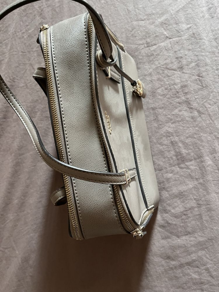 Чанта Guess оригинална