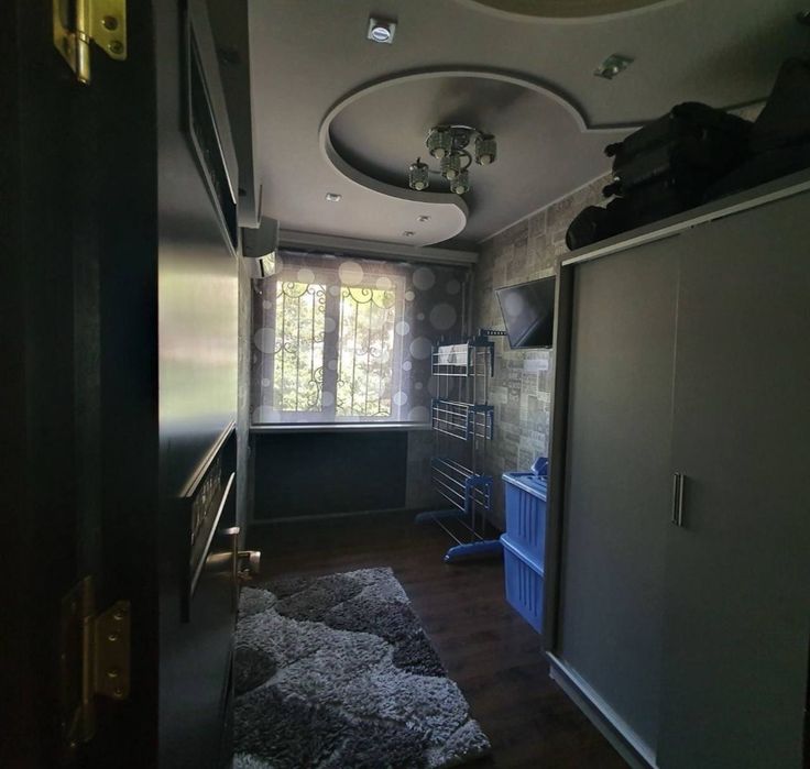 Срочно Продаётся Бобура 4/2/4 ремонт хороший с мебелью локации топ !