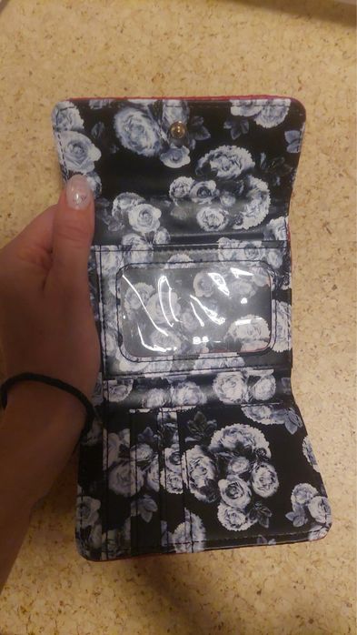 Портмонета няколко