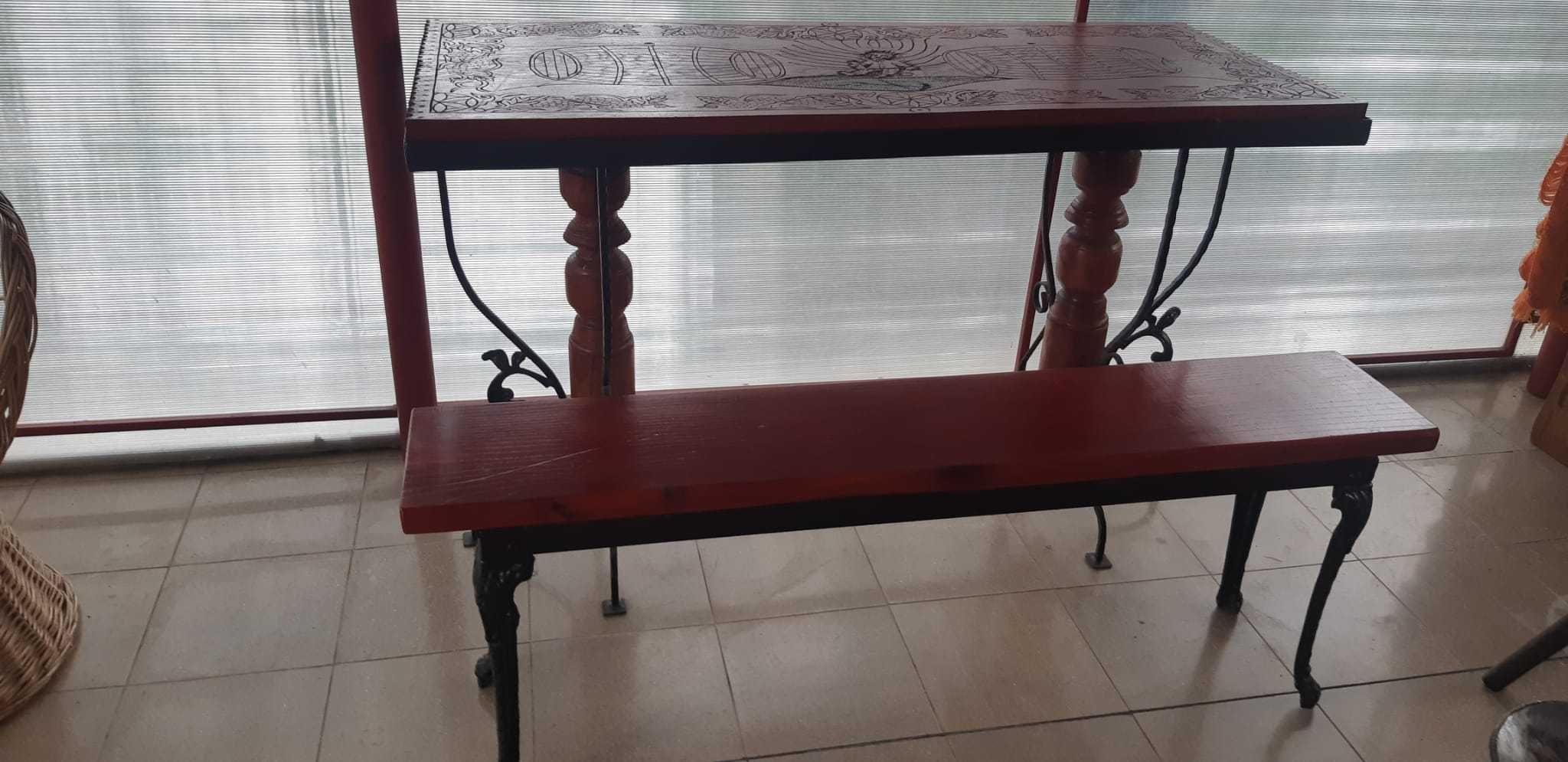 Masa sculptata pentru crama cu fier forjat