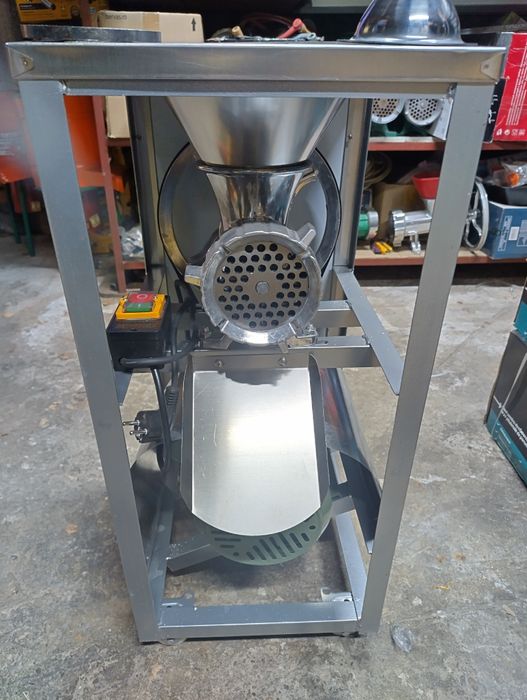 Masina tocat carne 32 cu pâlnie aluminiu