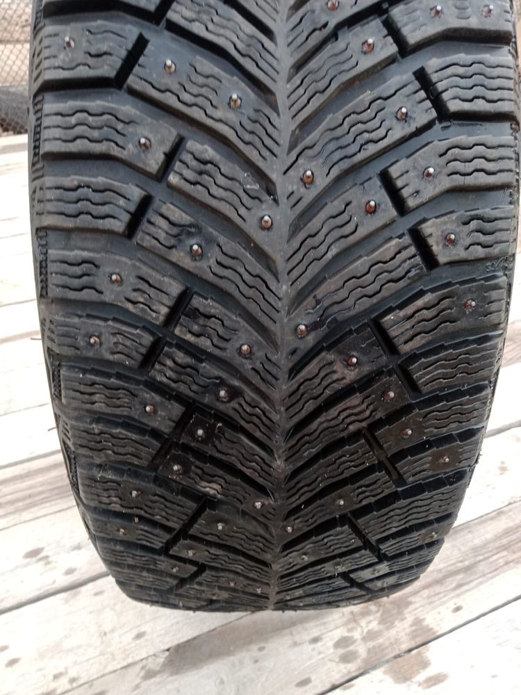 Продам зимний шипи Michelin