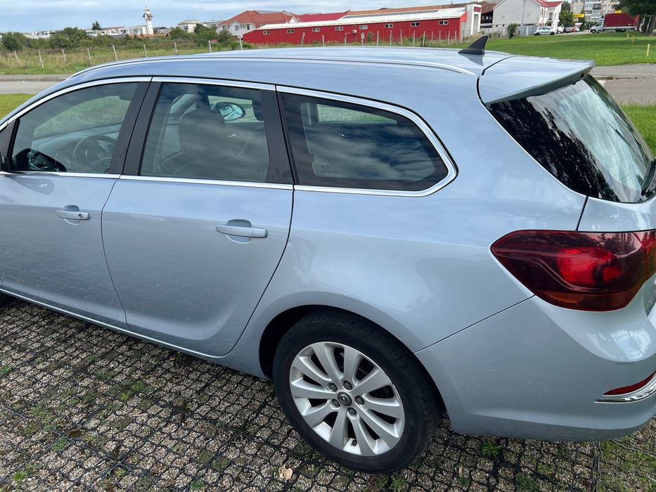 Vând Opel Astra J 1,6 diesel