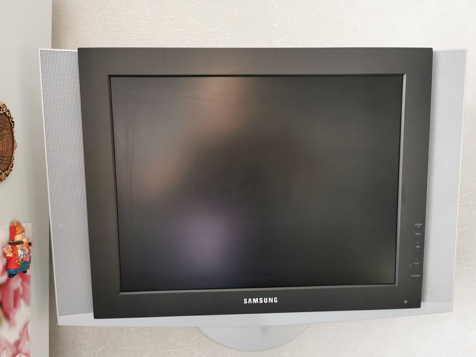 Телевизор Samsung диагональ 20 дюймов. Можно использовать как монитор.