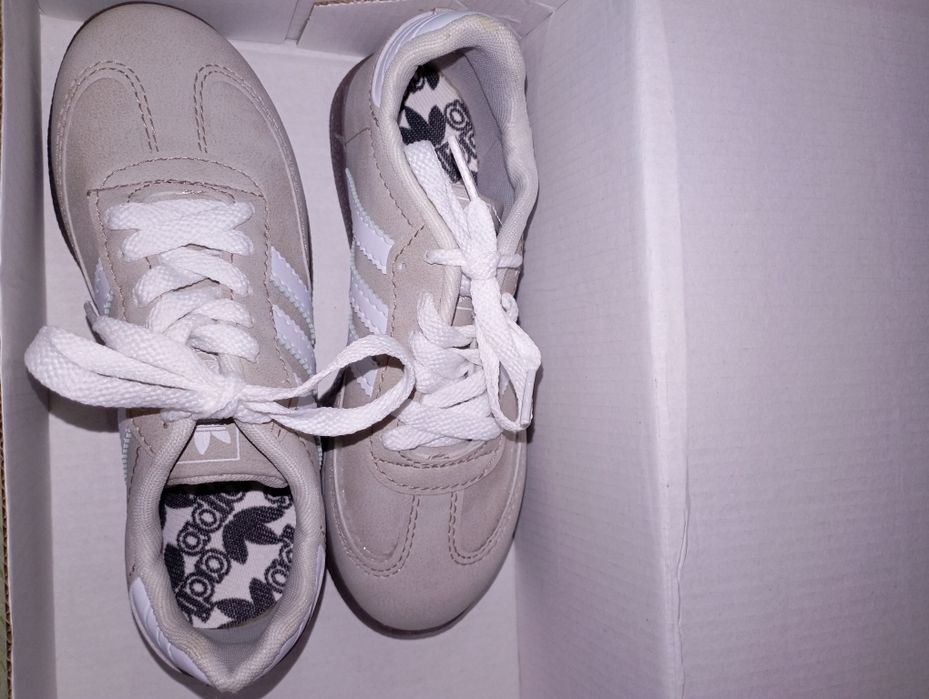 Продам детскую новую обувь