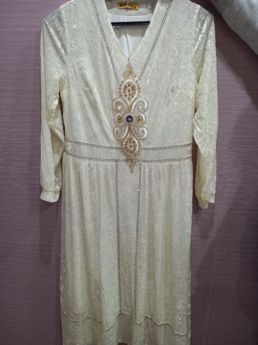 Продам платья новые