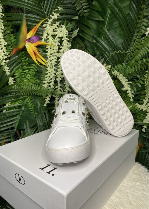 Valentino Garavani Rockstud White