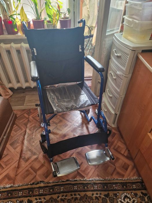 Продам инвалидную коляску