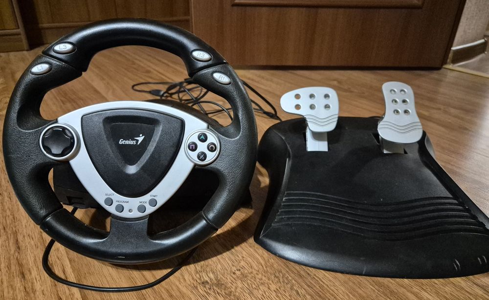Продам игровой руль genius