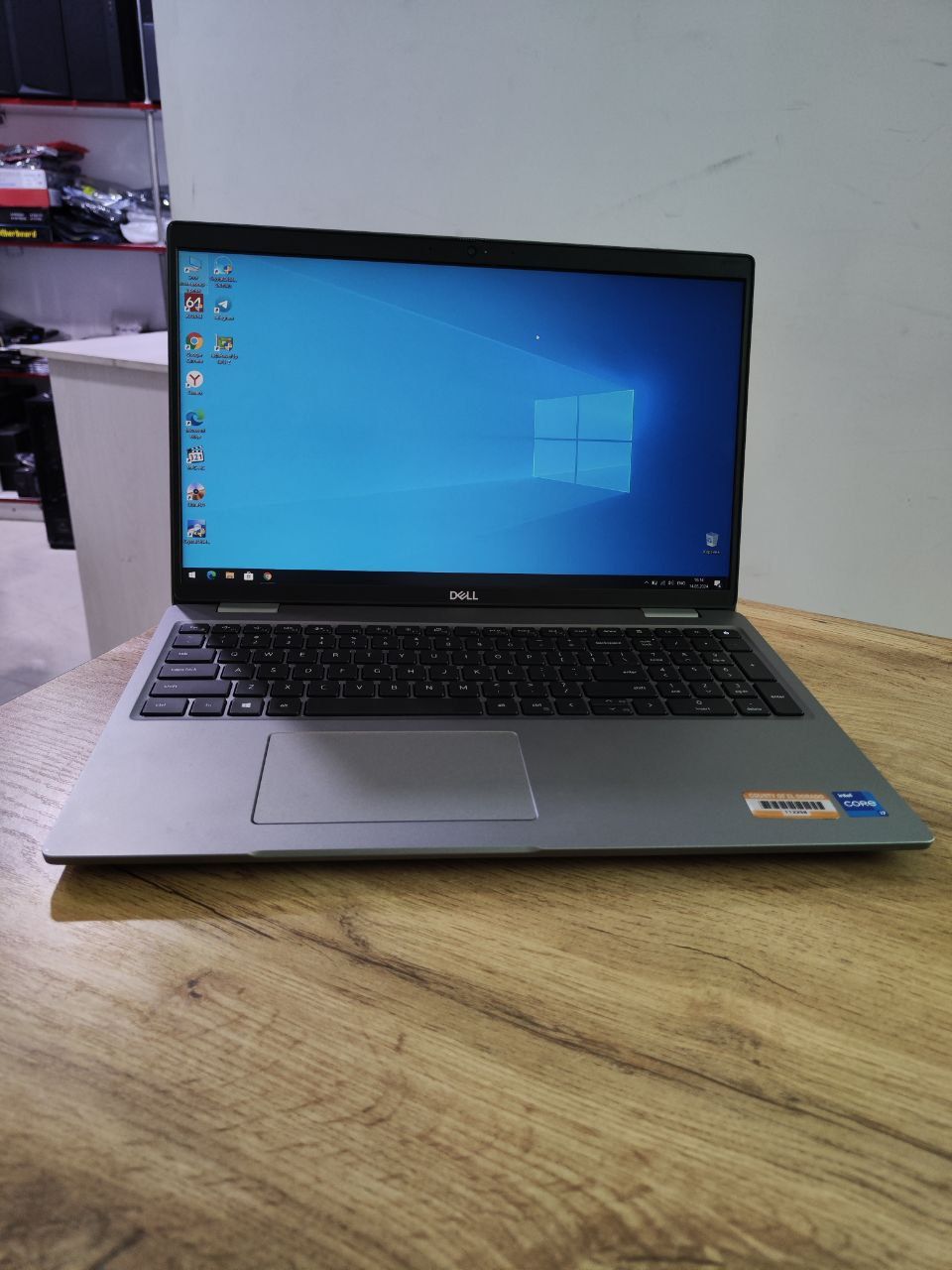 Ноутбук Dell 3560
Windows 10 pro
Intel R core i7-1165G7
Озу 16 gb ddr4