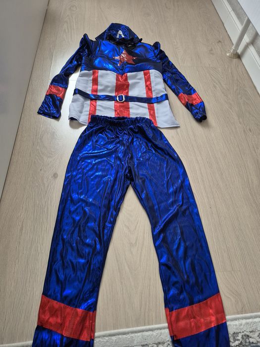 Продам новогодние костюмы в хорошем состоянии