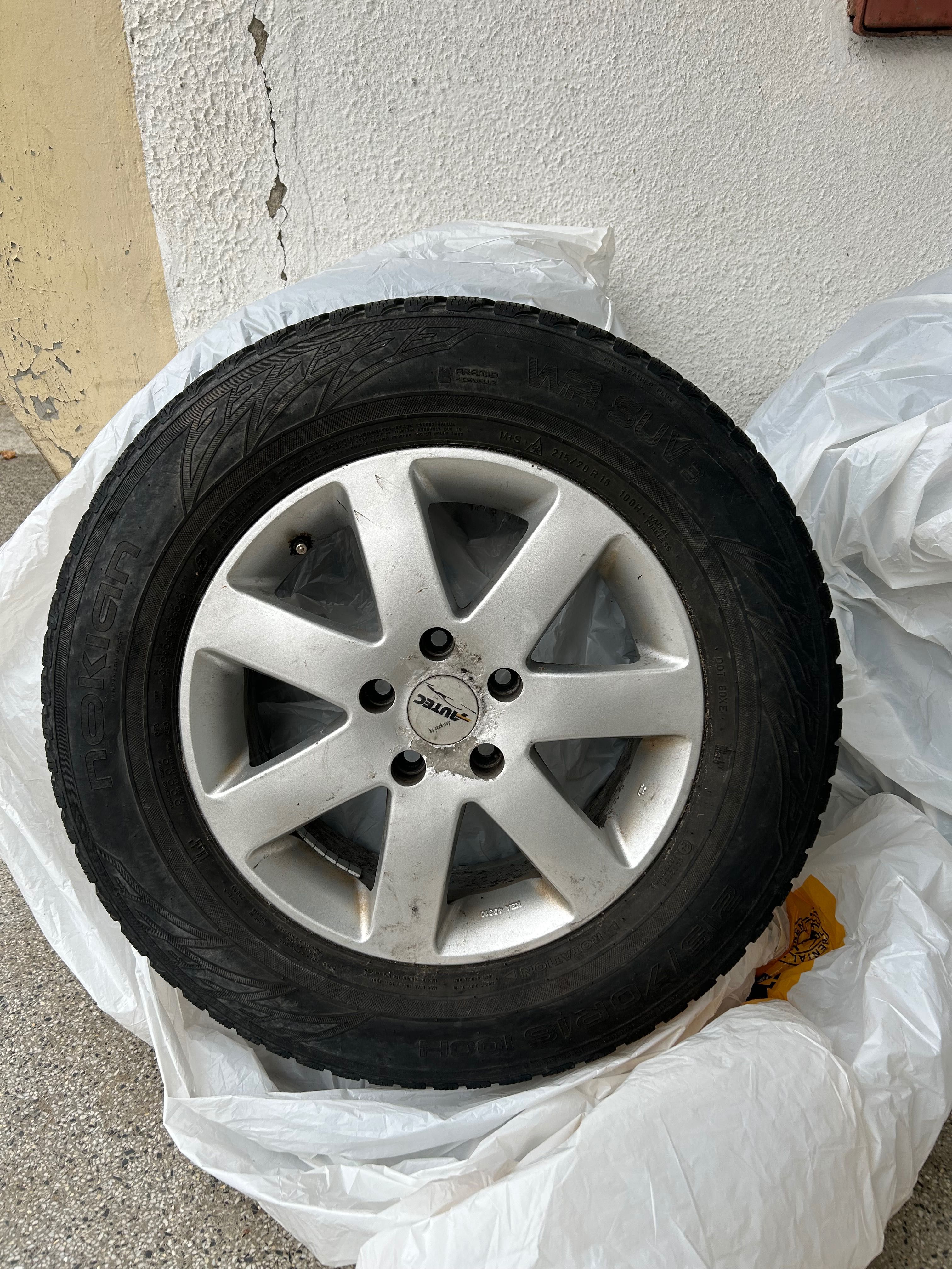 Зимни гуми +джанти за джип раф4 215/70R16