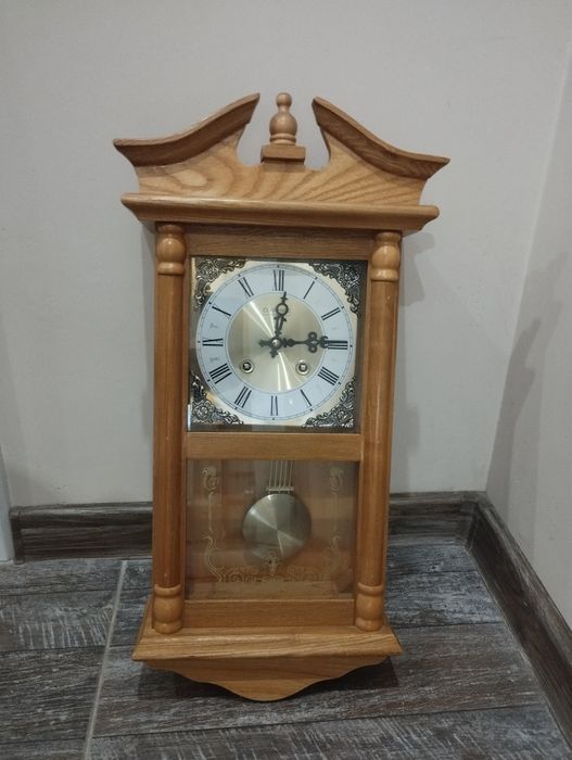 Стенен часовник !!