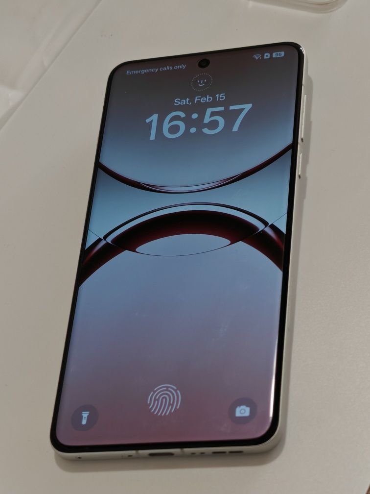 Продавам oppo find x8 pro 16/512 white