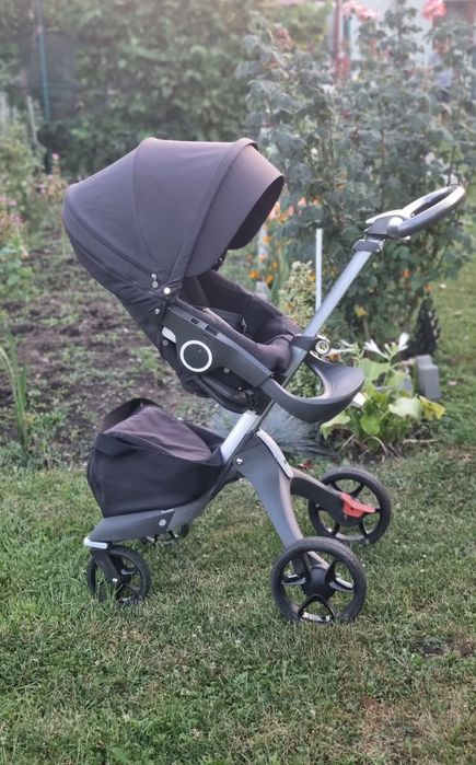 Vând cărucior Stokke!
