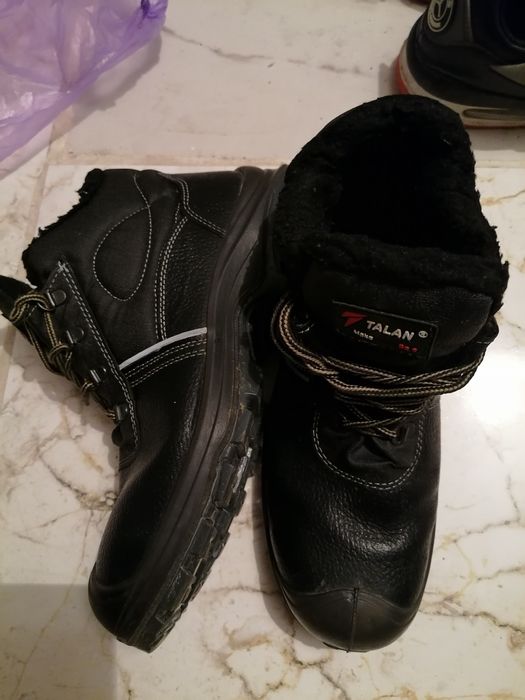 продаю зимние рабочие ботинки