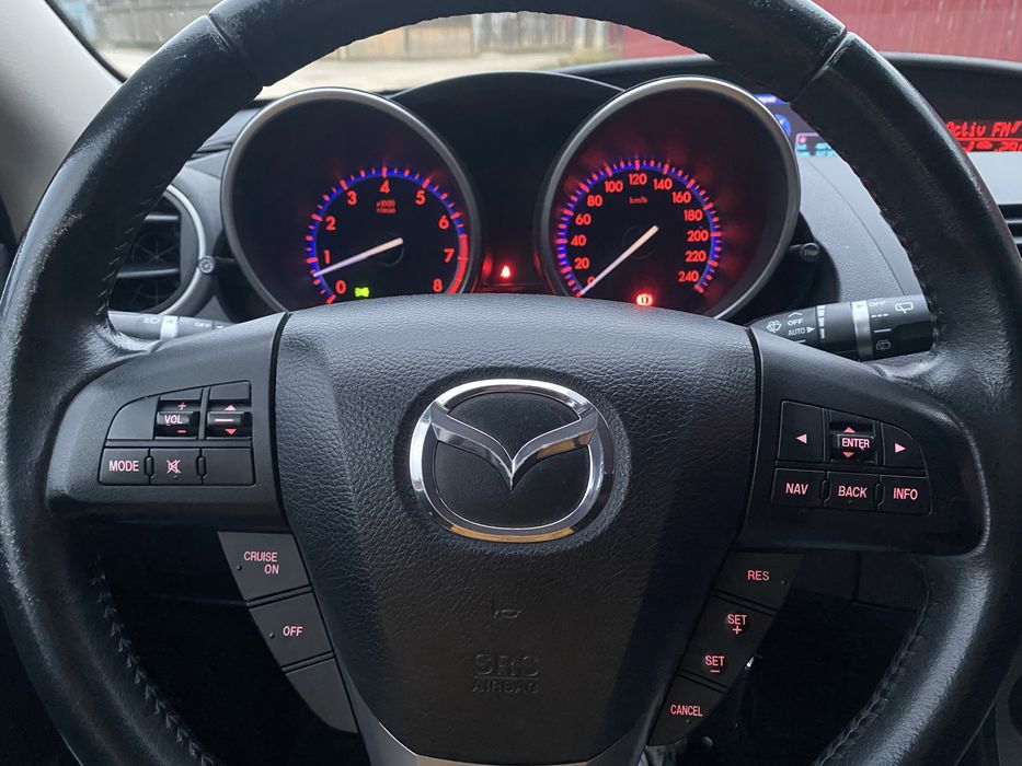 Mazda 3, Model 2011, 1.6 clasic ,full- Bi-Xenon,Navi, Senzori, jante !