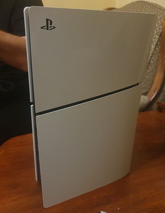 Vând PS5 1TB in stare perfecta de functionare