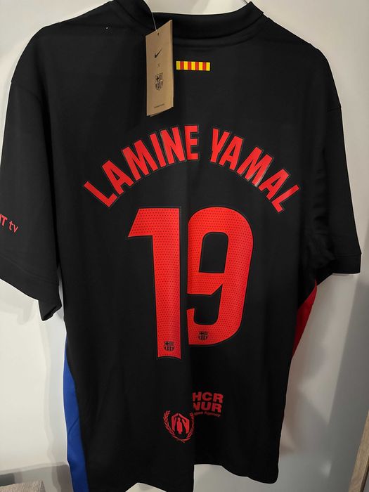 Kit Yamal Barcelona fotbal away