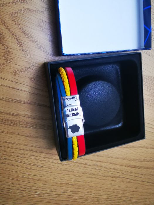Brățară tricolor cu mesaj