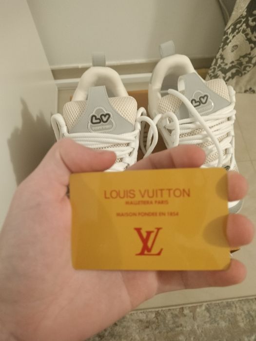 LV skate alb și gri