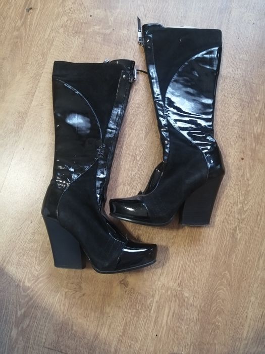 Ботуши от естествен лак и естествен велур