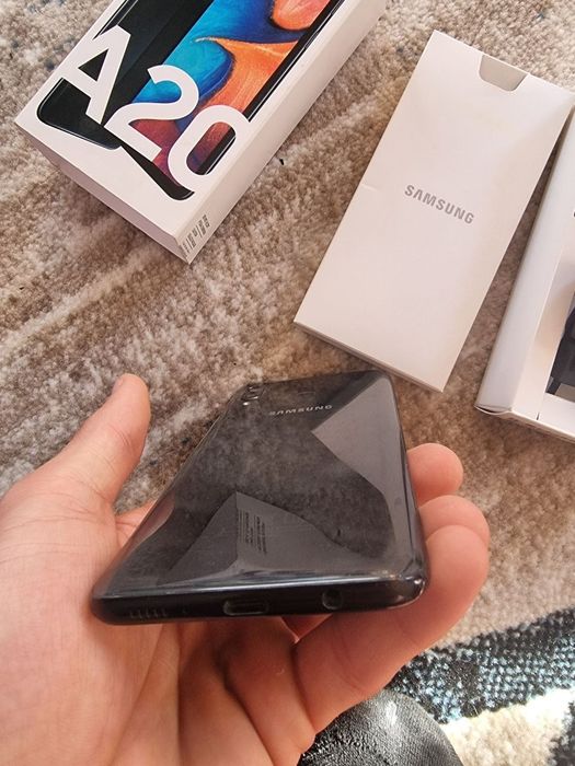 Samsung A20 sotladi